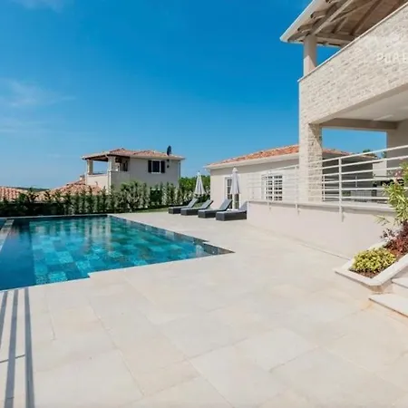Luxury Luna In Vizinada Naehe